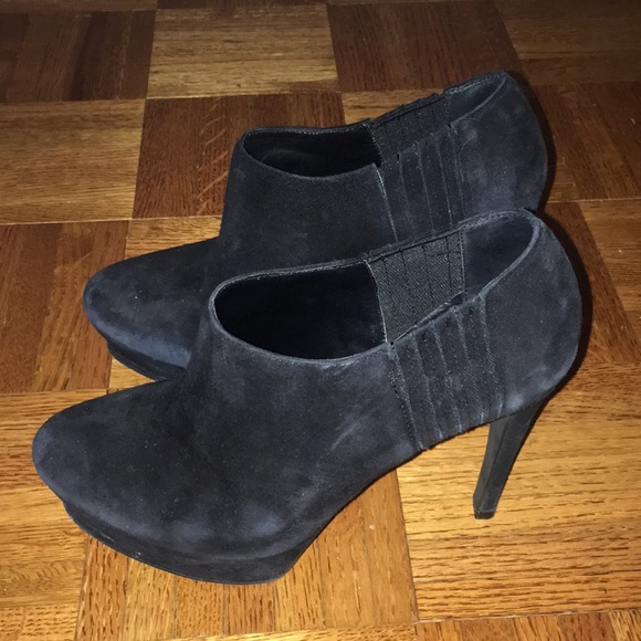 Kenneth Cole Platform Bootie - Picture 1 of 5